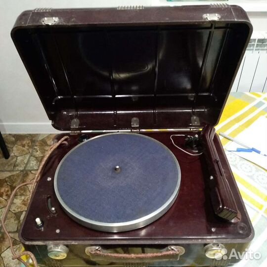 Виниловый проигрыватель СССР