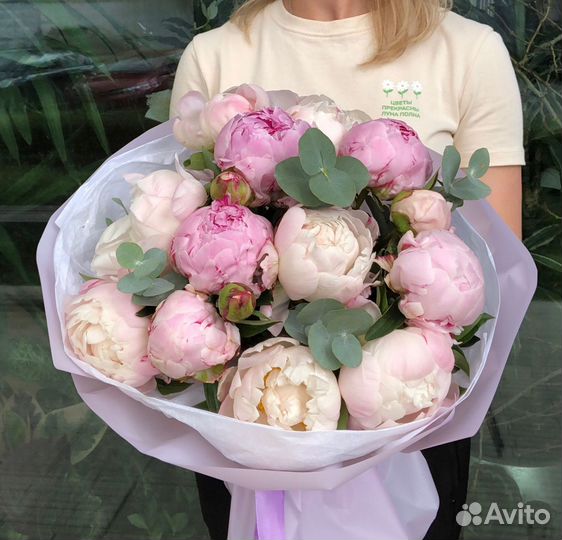 Букет из пионов