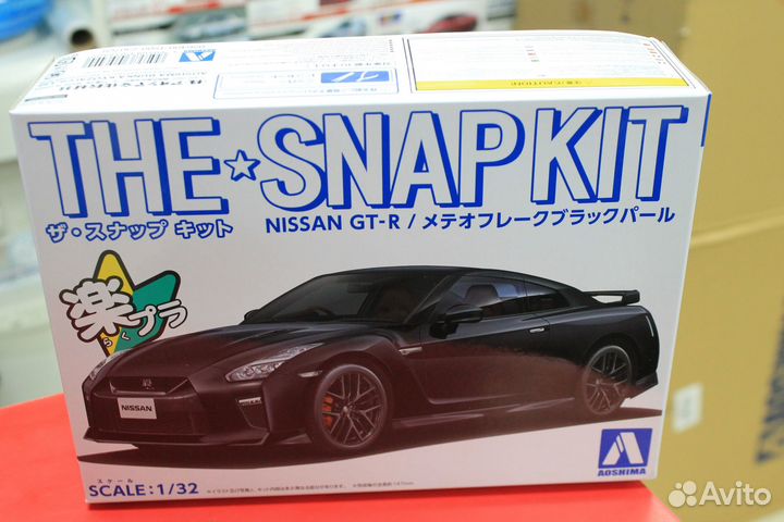 05640 Nissan GT-R (Meteor Flake Black Pearl) 1:32