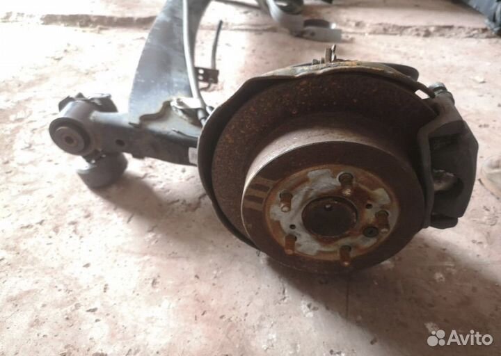 Балка подвески зад toyota ipsum acm21