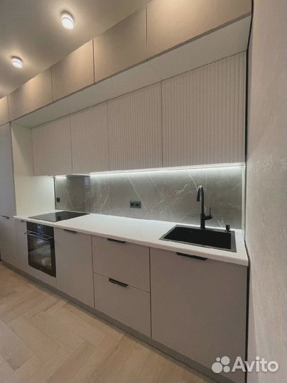 Кухня в потолок