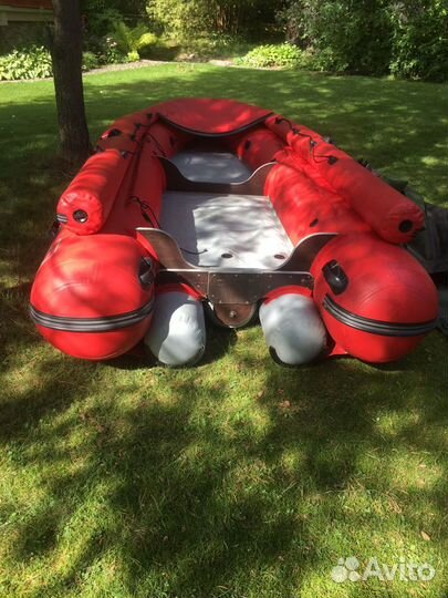 Надувная лодка с мотором