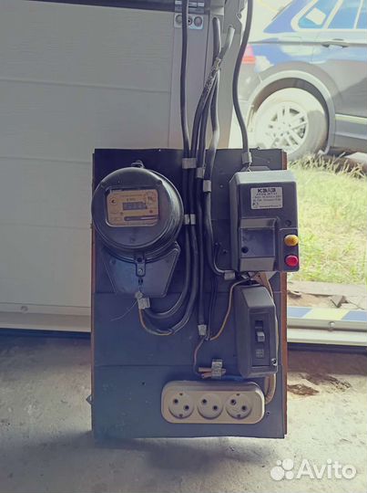 Счетчик электрический с выключателями