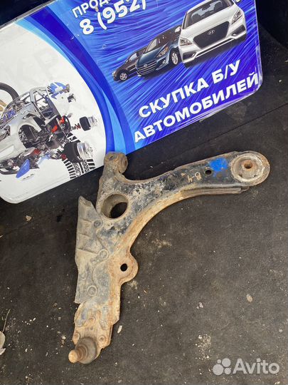 Рычаг подвески нижний Volkswagen Passat B3