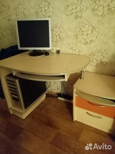 Компьютерный стол