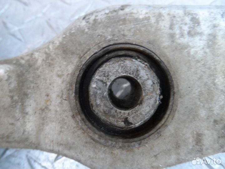 Рычаг передний правый нижний Audi A8 D3