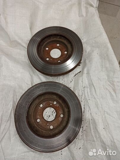 Тормозные диски на Харриер 1998 передние