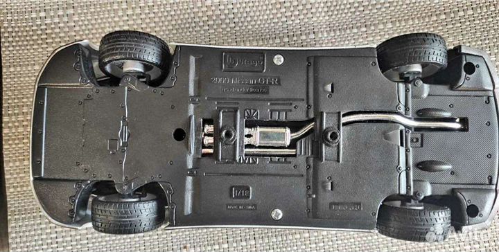 Nissan GT-R R35 1/18