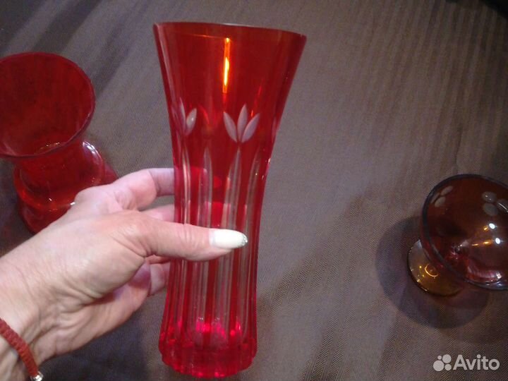 Вазы из Красного хрусталя