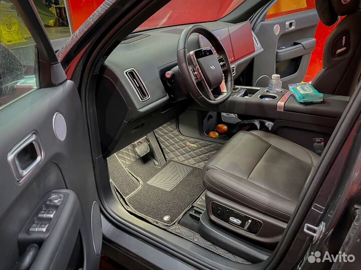 Автомобильный коврик из экокожи