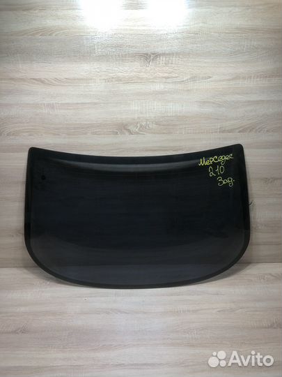 Стекло заднее Мерседес W210 седан