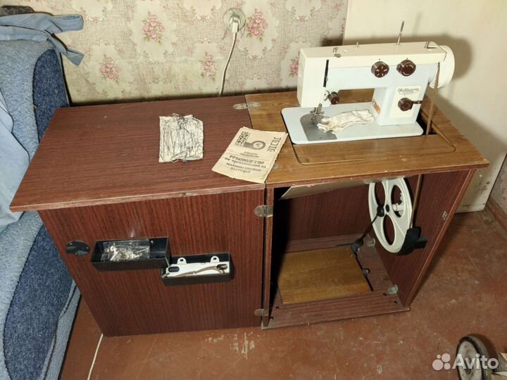 Швейная машина Чайка 143
