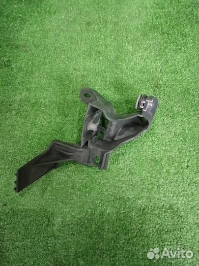 Кронштейн крепления передний левый Audi Tt 8J BWA