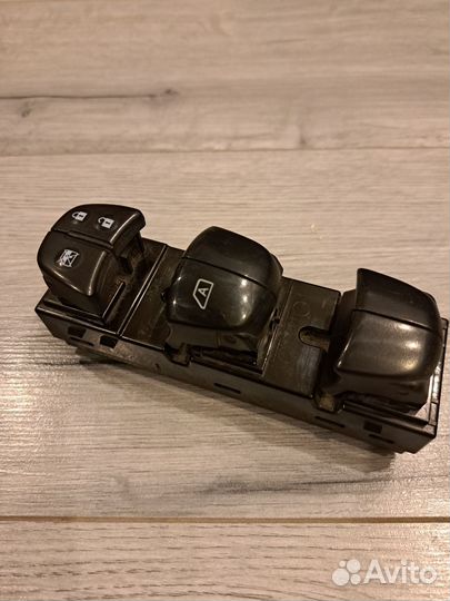 Блок управления стеклоподъемниками Nissan R52