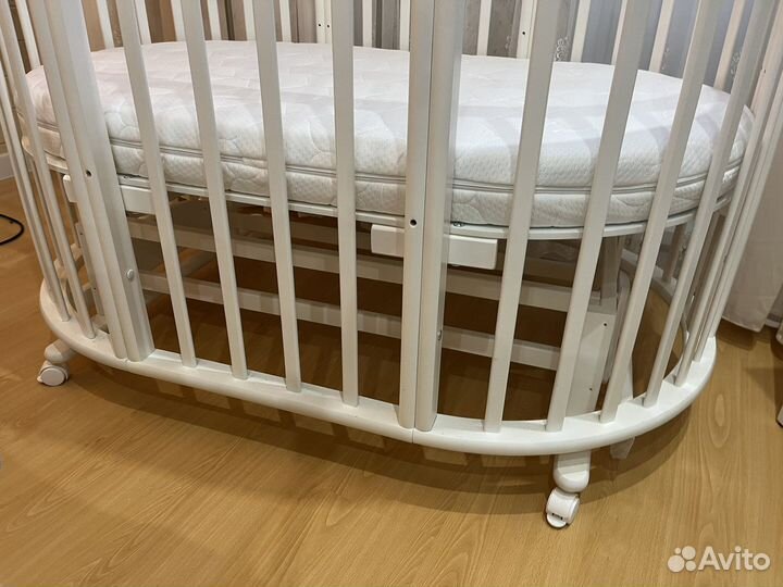 Детская кровать с маятником