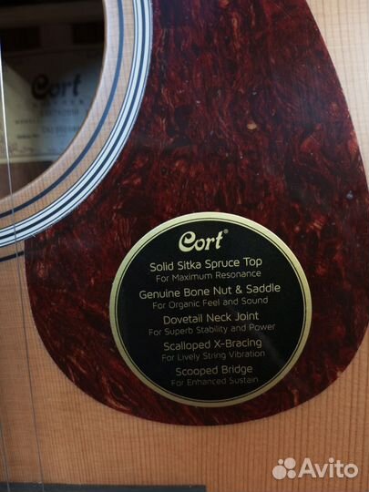 Гитара из состаренного массива фирмы Cort