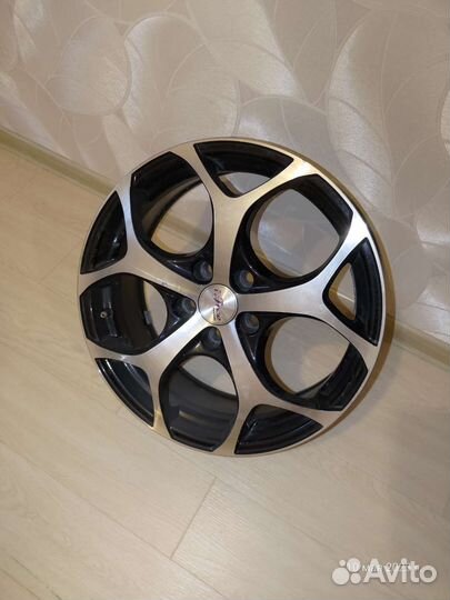 Автомобильный диск r17