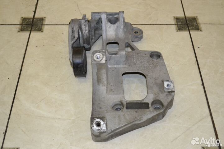 Кронштейн генератора Skoda Octavia А5