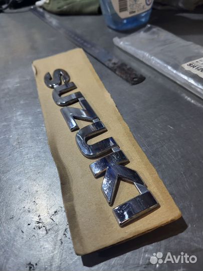 2005-16 Сузуки Эмблема задняя Grand Vitara