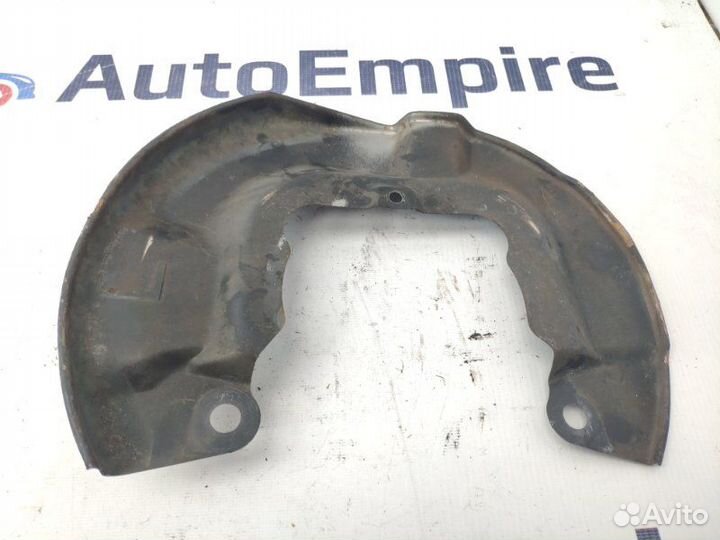 Пыльник тормозного диска передний левый Mitsubishi