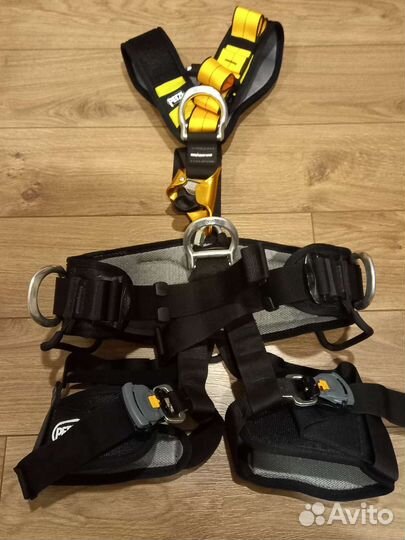 Страховочная привязь petzl