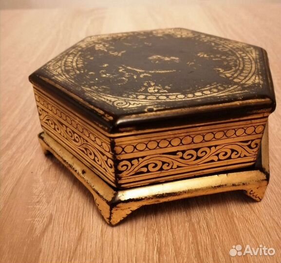 Старинная коробочка