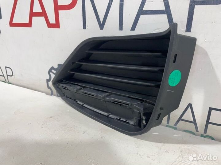 Решетка противотуманной фары передняя правая Geely