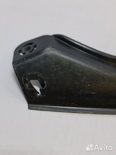 Кронштейн бампера передний Volkswagen Passat B6