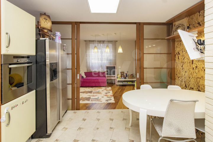 3-к. квартира, 144 м², 3/7 эт.