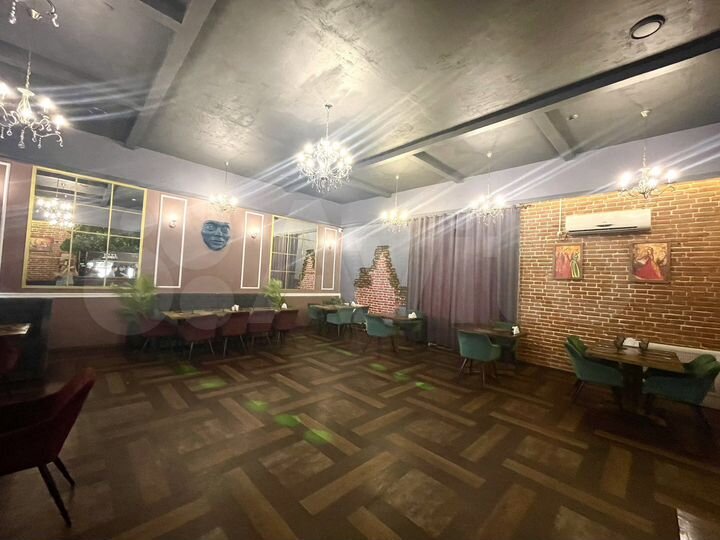 Отдельно-стоящее здание, 240 м²