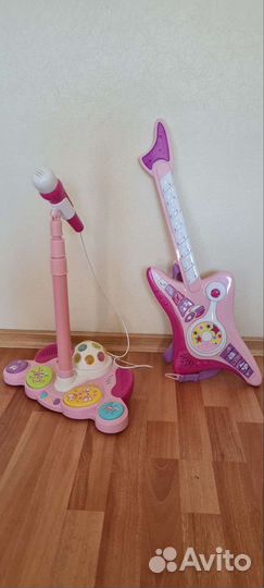 Гитара + стойка с микрофоном