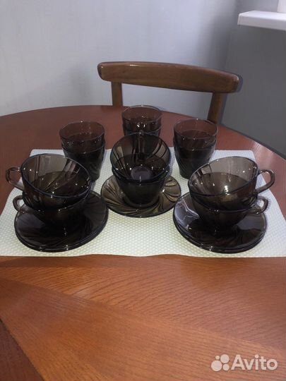 Стаканы и чашки с блюдцем