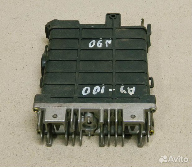 Блок управления двс Audi 100 C3