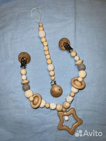 Держатель для соски деревянный. Цепочка на коляску