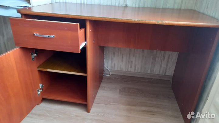 Стол письменный