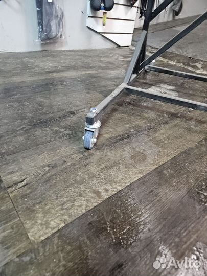 Стенд для хранения и продажи велосипедов