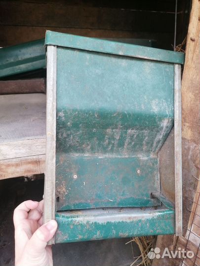 Кормушка для кроликов иптиц