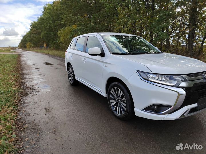Mitsubishi Outlander 2 CVT, 2022, 2 500 км