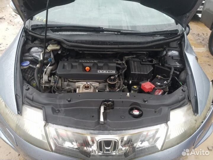 Разбирается Honda Civic 5D 2008г. R18A2