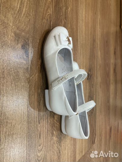 Туфли для девочки 28 размер белые