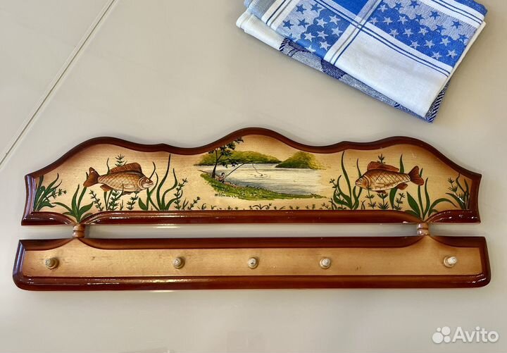 Настенная деревянная вешалка для кухни