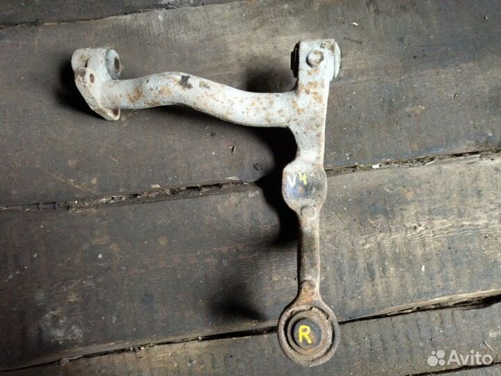Рычаг передний верхний правый Volkswagen