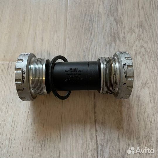 Каретка Shimano holowtech