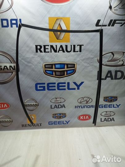 Уплотнитель проема стекла двери зад nissan tiida C11 Лев