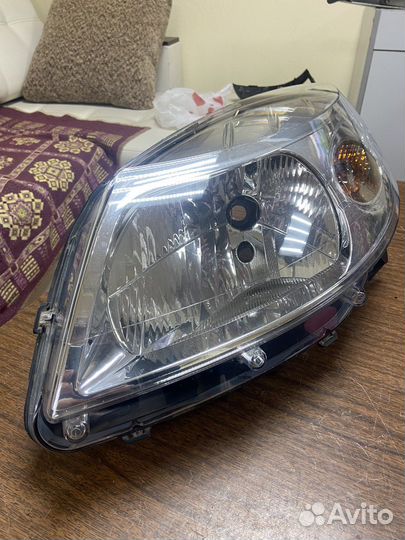 Фара левая Renault Sandero 1 09-14г