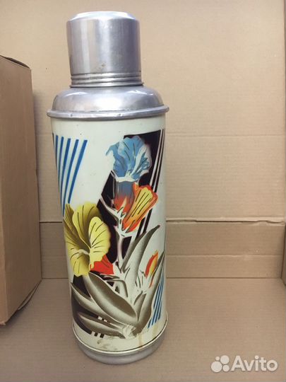 Термос с кружками