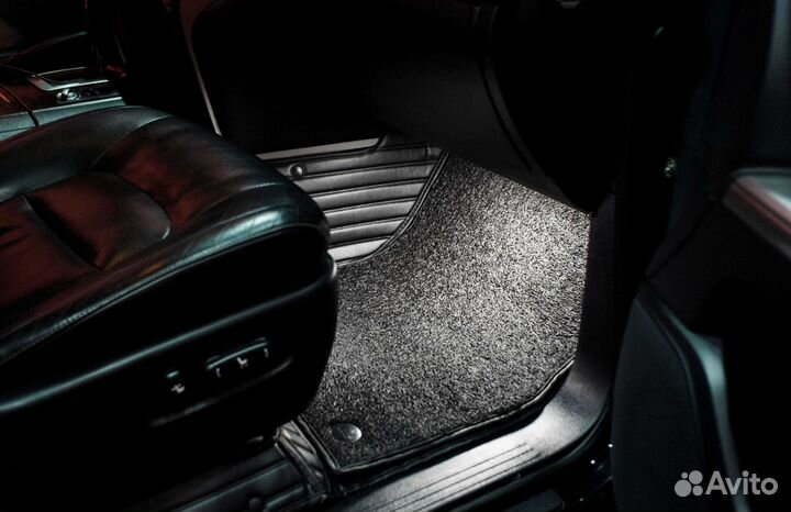 Коврик в багажник на Toyota Land Cruiser