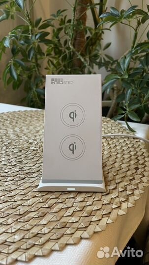 Беспроводное зарядное устройство InterStep 10Qi2C