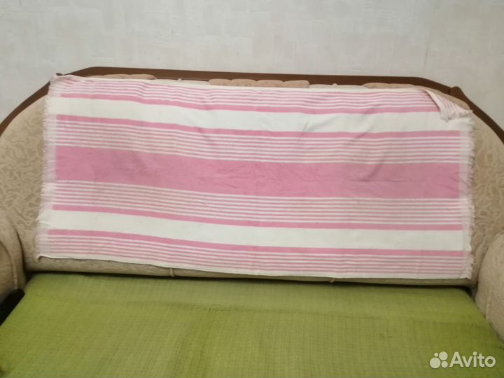 Полотенца большие, маленькие, наволочки, салфетки