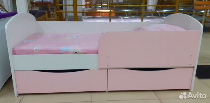 Детская кровать с бортиком